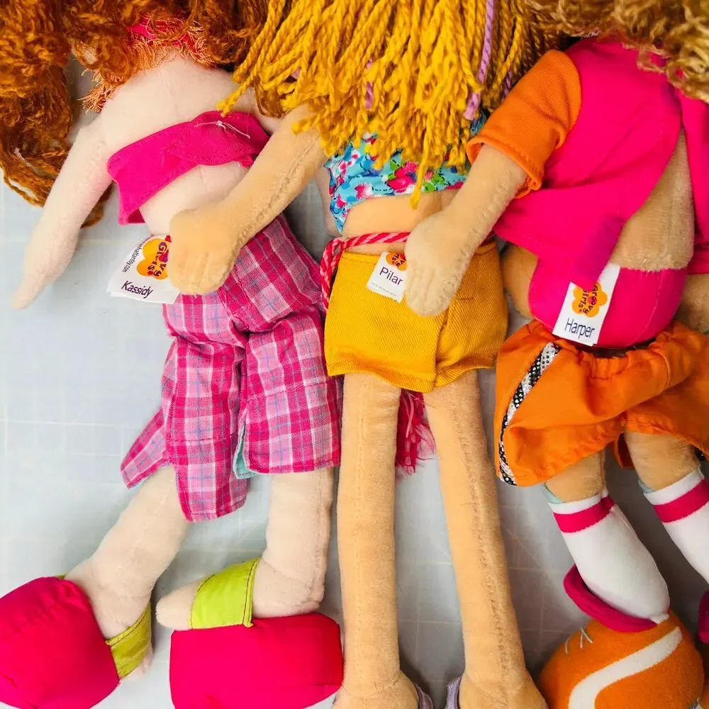 Groovy Girls lot  9 dolls, bed and Desk Manhattan Toy